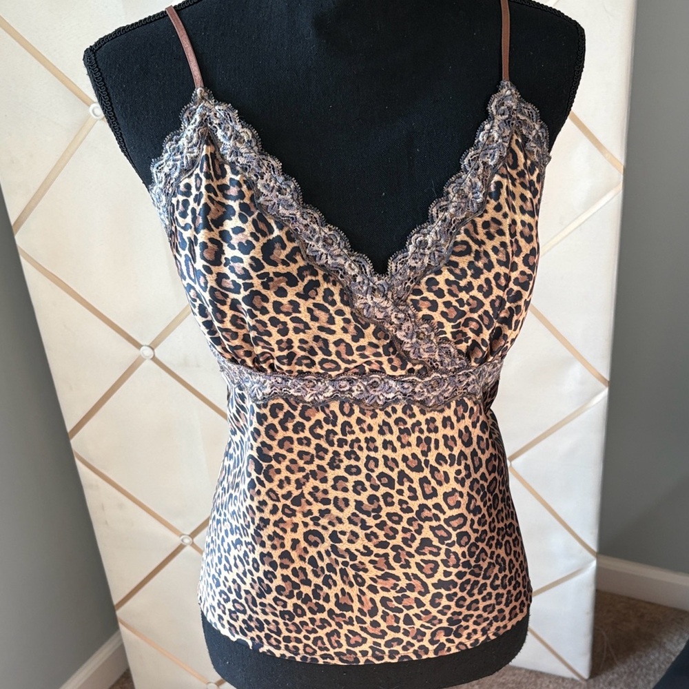 Victor Catalini Leopard Print Cami with Lace Detail
SZ L Length 21” Bust 36”
